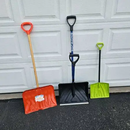 Lot of 3x Snow Winter Shovels Cleaning up Shoveling Shovel