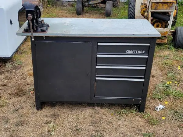 Metal toolbox/work bench with vise