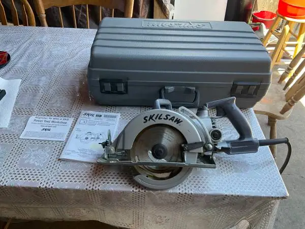 Skilsaw Model HD77,  7 1/4 Worm Drive Saw with Original Case 250