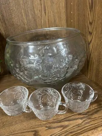 Punch Bowl w/12 Cups