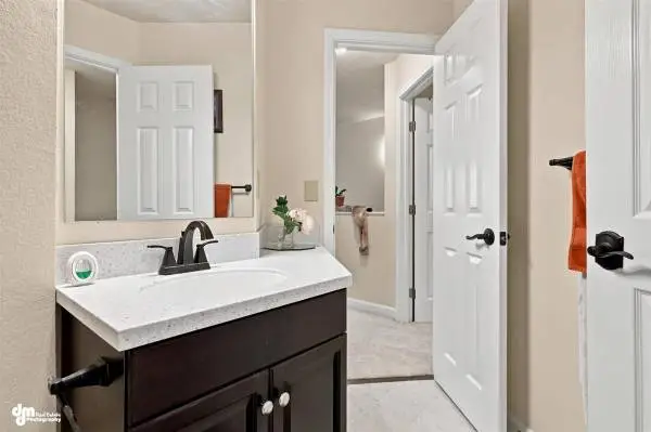 Stunning 3Br 2Ba Condo!(347 Dailey Avenue #2A, Anchorage)