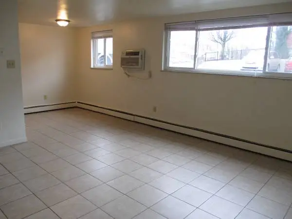 2 Bedroom, 1 Bath Apartment in Reading! No Deposit Option!