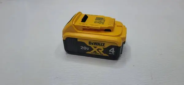 DEWALT 20v 4Ah XR BATTERY