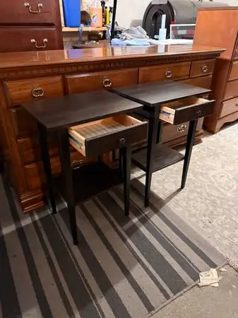 2 nightstands