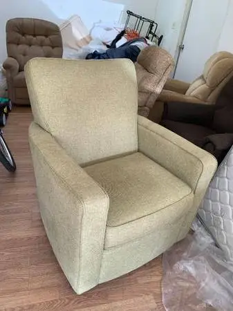 LAZBOY Swivel Rocker/Glider in Excellent Condition