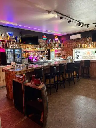 Bar and restaurant lease/ for sale