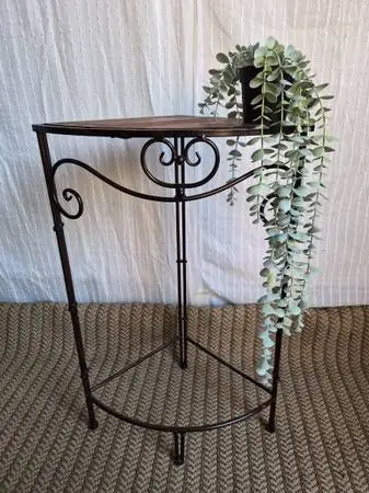 Super Cute plant stand for Sale