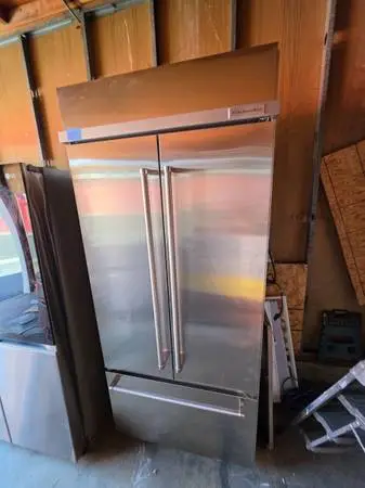 Kitchenaid 36 stainless steel Built-in refrigerator ice maker with bl
