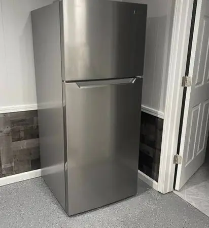 28” FRIGIDAIRE TOP FREEZER APARTMENT STAINLESS MODEL 2022