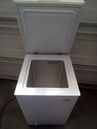 SMALL CHEST FREEZER