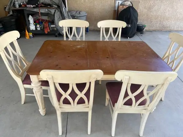 Dining table/ 6 chairs