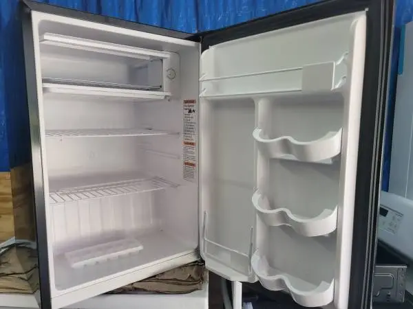 HAIER REFRIGERATOR 2.7 Cu Ft BLACK