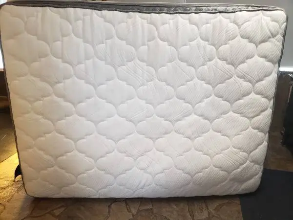 Bed Queen size Free
