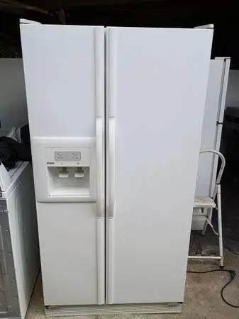 White Kenmore side by side refrigerator freezer fridge
