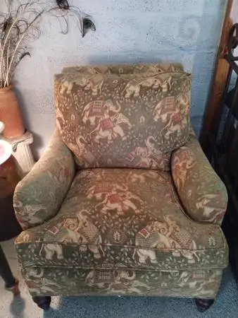 TRS Furniture Inc Chair