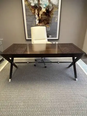 ***BEAUTIFUL EXECUTIVE OFFICE DESK***