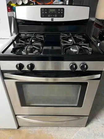 Range, gas “Kenmore” for sale, excellent condition