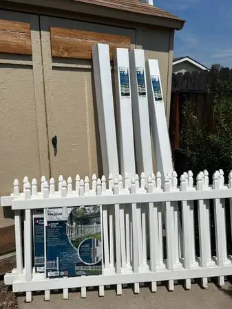 White vinyl Fencing and Posts