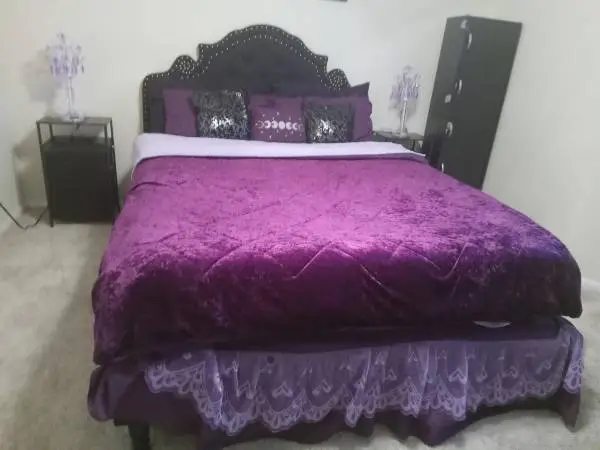 Gorgeous Queen Size Bed