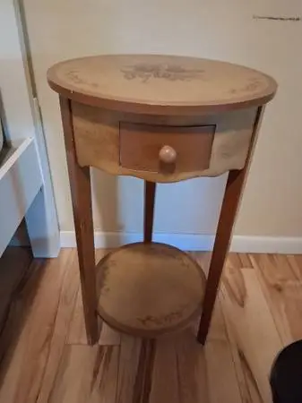 Accent table