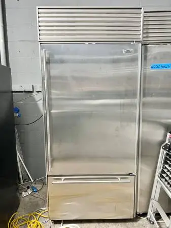 Built in Subzero 650S Bottom Freezer Top Refrigerator 36 Inch