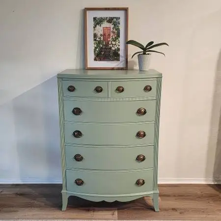 Chest of Drawers/Dresser