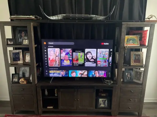 Entertainment center