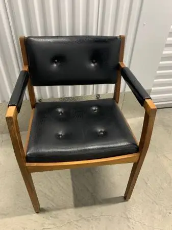 Vinyl CHAIR