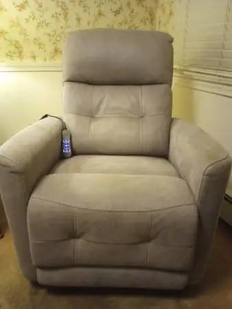 HHC MotoMotion Lay Flat / Lift Assist Power Recliner