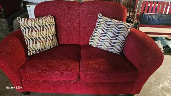 Cute Lil Loveseat!
