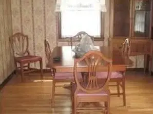 Drexel table chairs