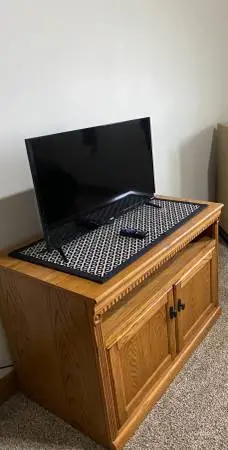 SOLID WOOD TV CONSOLE (OAK)