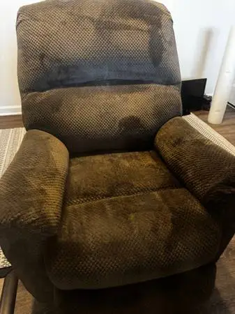 Comfy Ashley recliner( reduced)