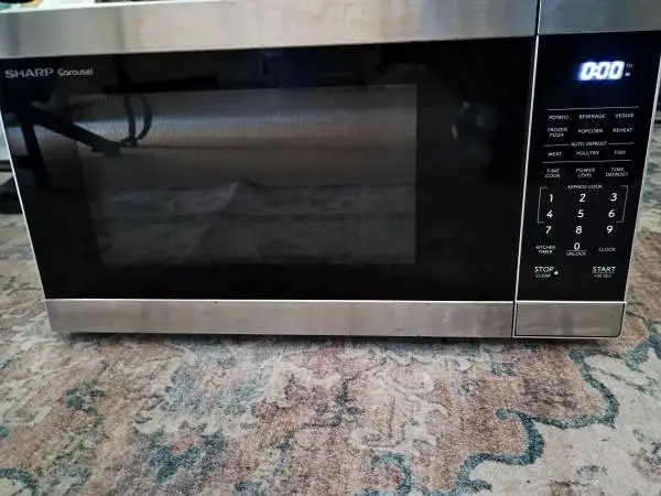 Sharp Microwave - 1.1 cu ft 1000 Watt Countertop With Sensor Cooking