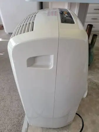 COOLS 400 SQ. FT.!!! Delonghi Pinguino Portable Air Conditioner!!! Must See!!!