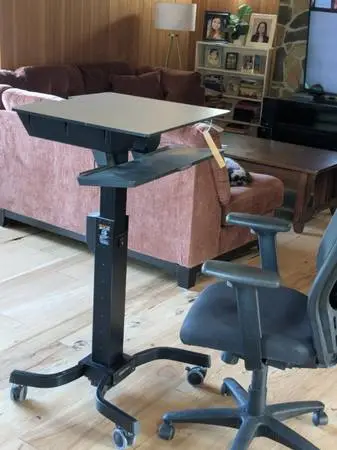 Sit/Stand Mobile desk with Chair