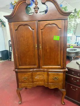 Vintage Queen Anne Style Wooden Armoire / Media Cabinet
