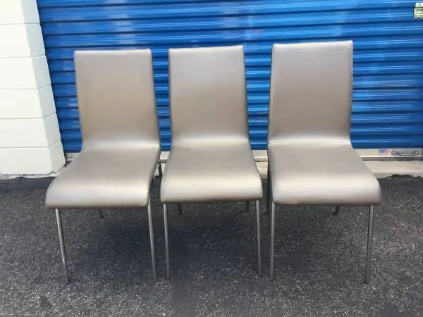 Kitchen table chairs (3)