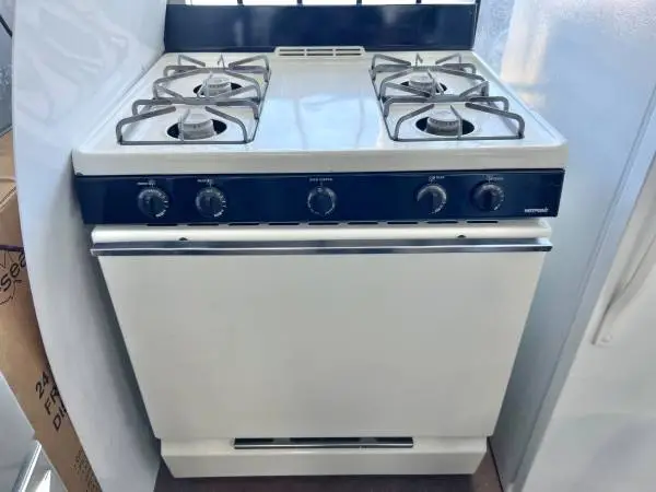 Hotpoint Gas Range 4 Burner , Oven , White , 30 Inch , 444381