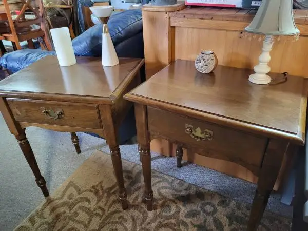 Pair Heywood Wakefield night stands /end tables