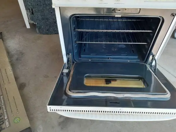 Stove for cooking delicious meals.text for 🚚 delivery