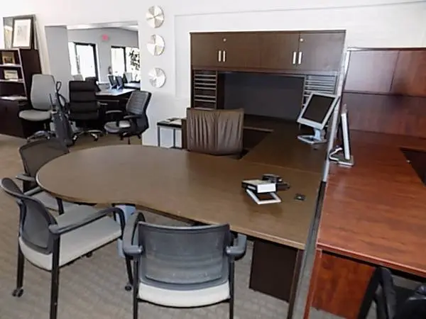 Used office furniture U-shape P conference desk work station w/hutch
