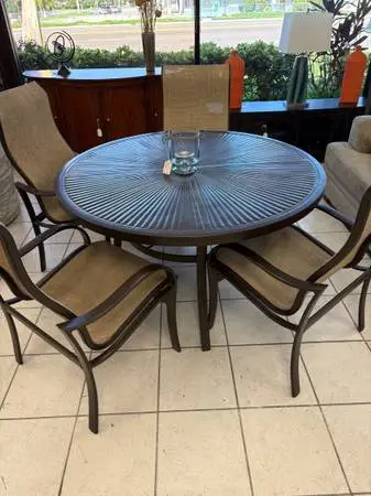 Tropitone Patio Table and 4 chairs