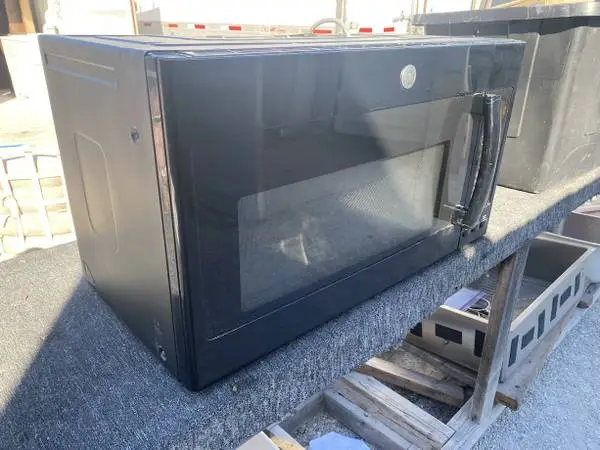 Black GE Microwave Oven 1.9 Cu Ft Model #JVM7195DF1BB Used