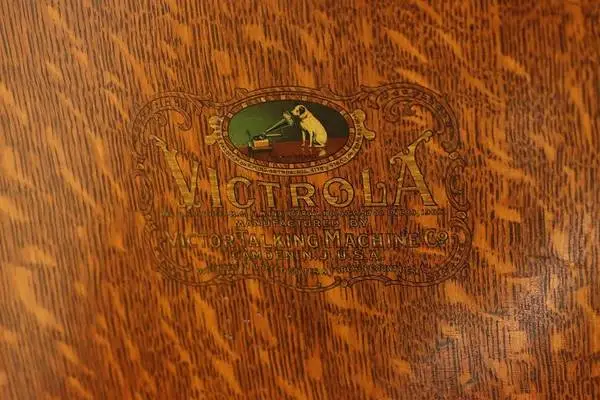 1918 Victrola Talking Machine Record Player ( TODAY )