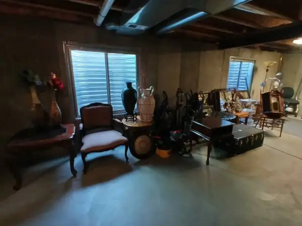 Furniture Tables Chairs Lamps Vacuums Mirrors +++