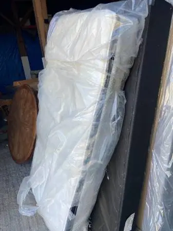 Mattress with box spring size twin in great condition.