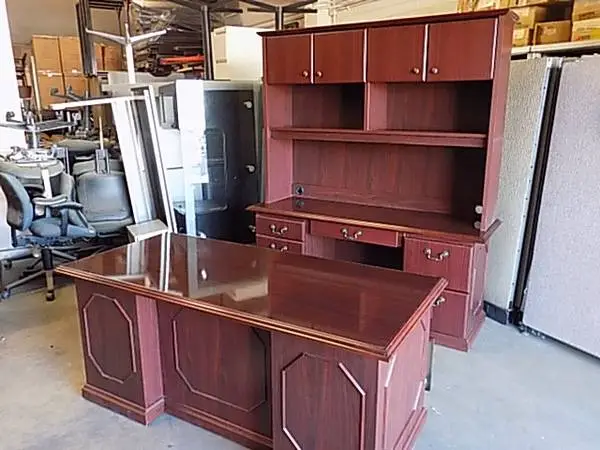 Traditional desk,credenza,hutch Set have other pieces All 3 Pieces Lot