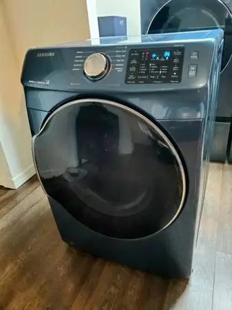 Selling a premium, high-capacity Samsung electric dryer ( Model : DVE45M5500Z/A3