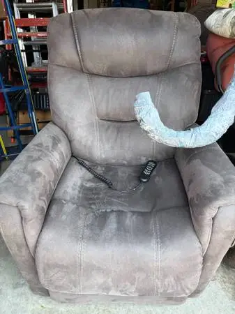 Mega Motion Infinite Pos. Lift Chair Recliner 375LB Wt Lmt Can Deliv